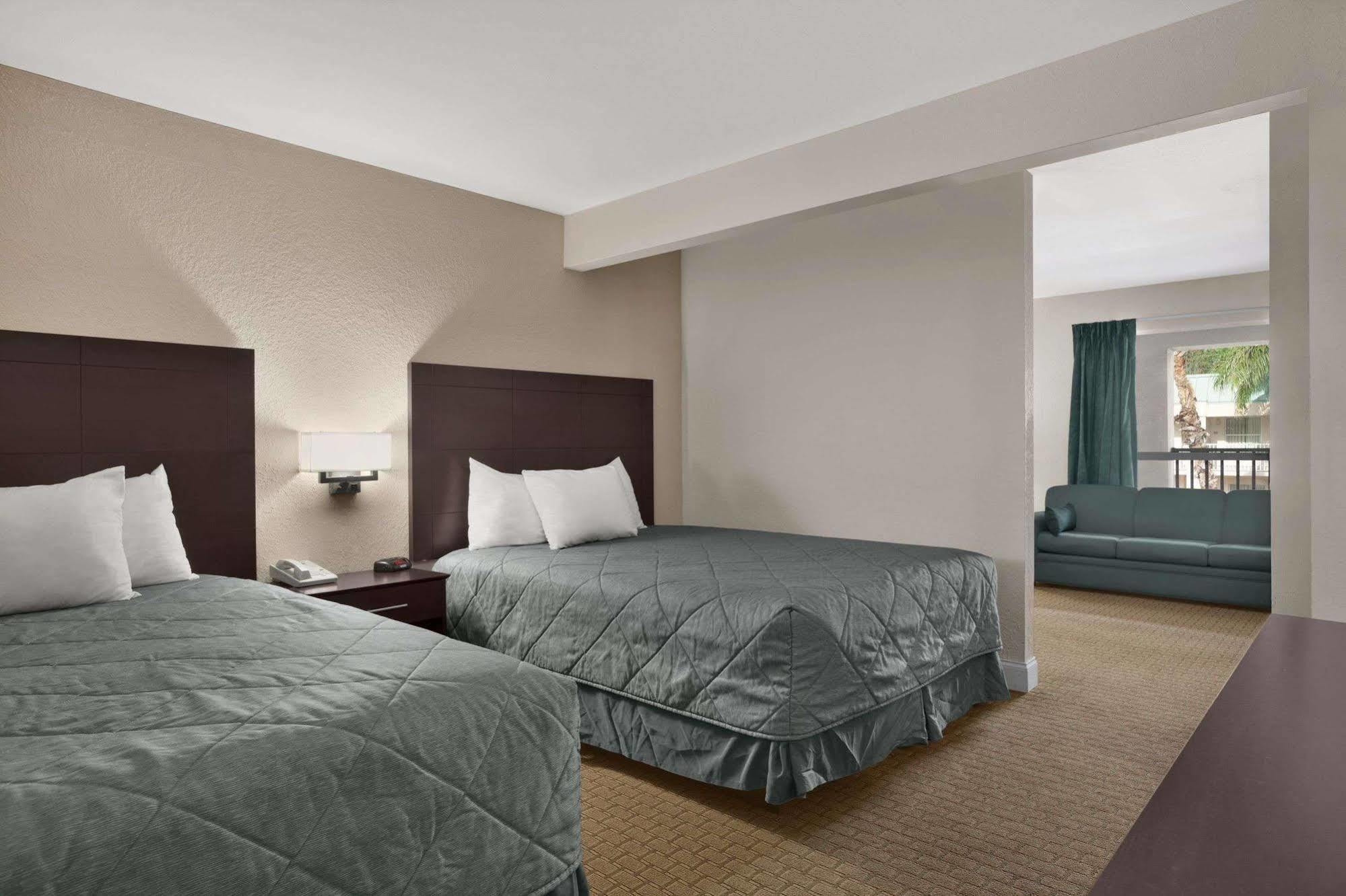 Ramada Limited Clearwater Hotel And Suites Dış mekan fotoğraf